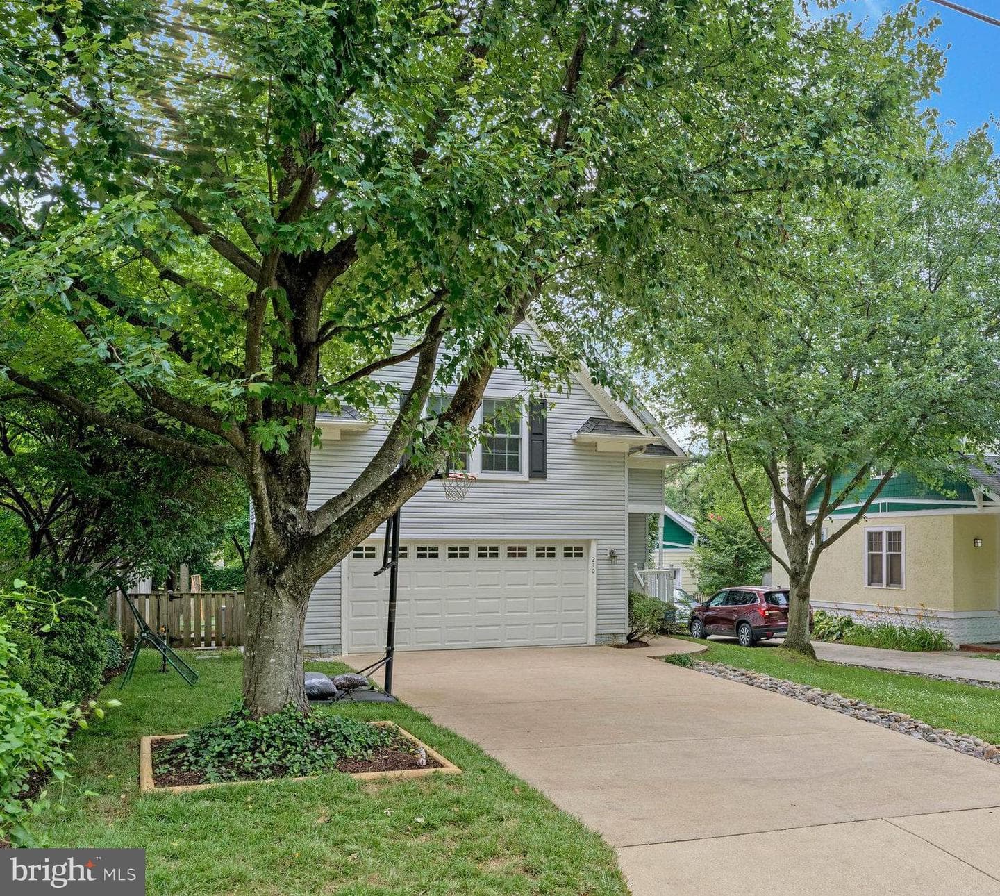 210 N Oak Street photo 3