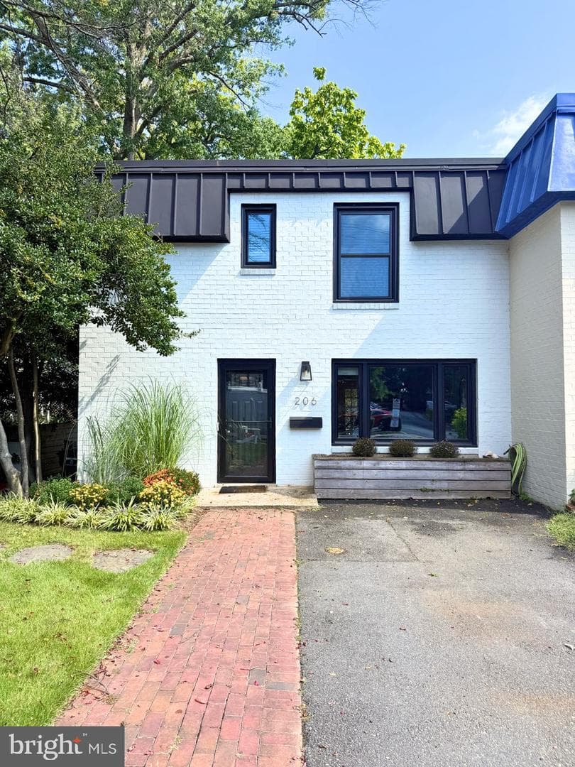 206 Great Falls Street photo 1