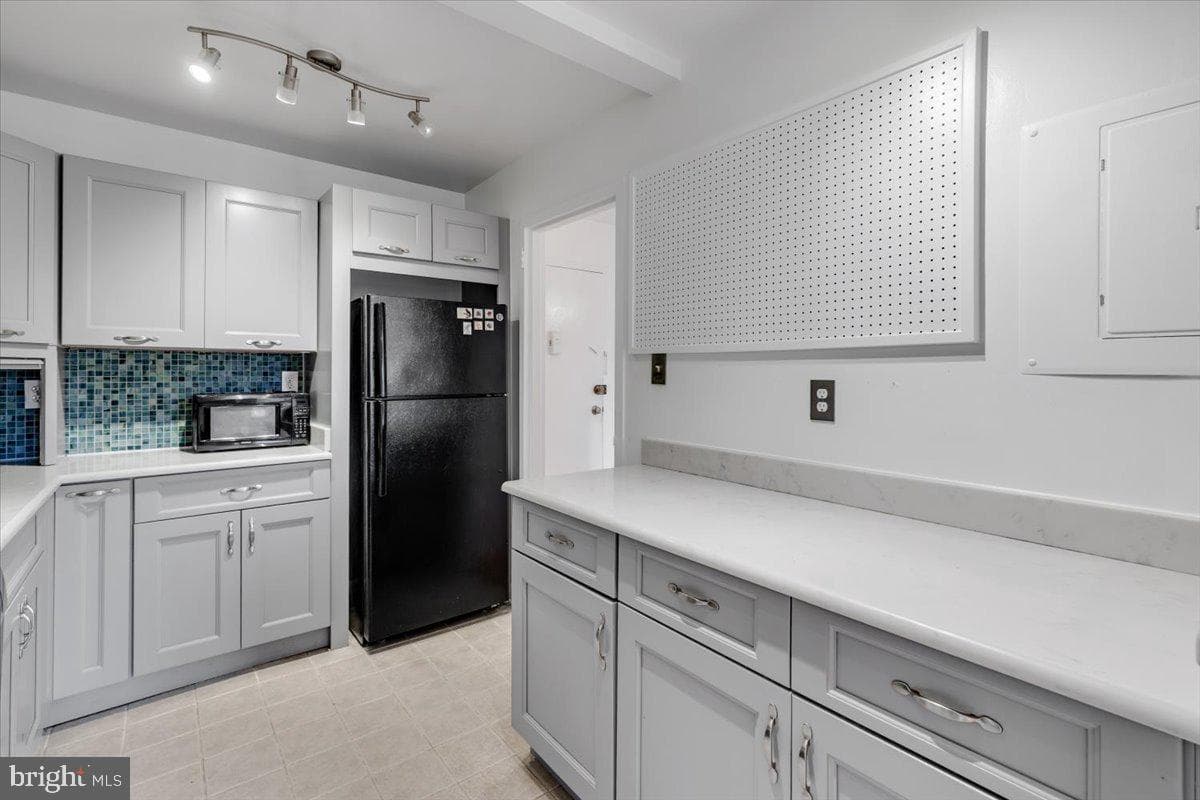 200 N Maple Avenue #416 photo 16