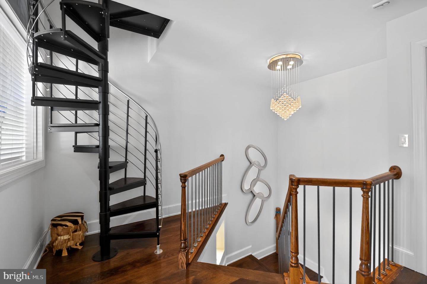 128 Rees Place photo 36