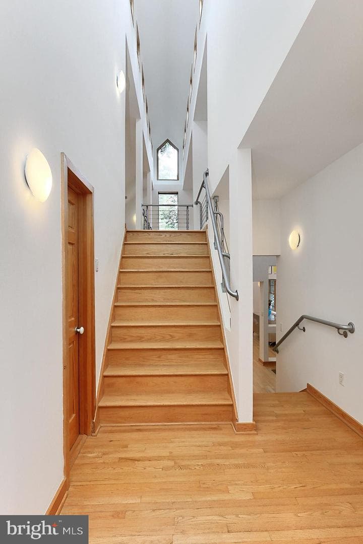 312 W Columbia Street photo 33