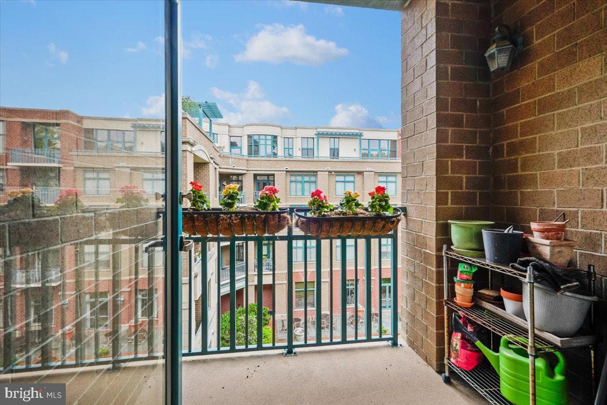 502 W Broad Street #417 photo 10