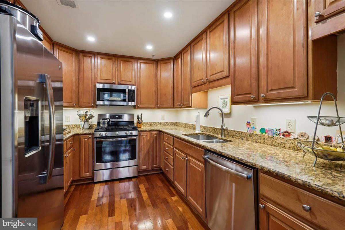 502 W Broad Street #417 photo 11