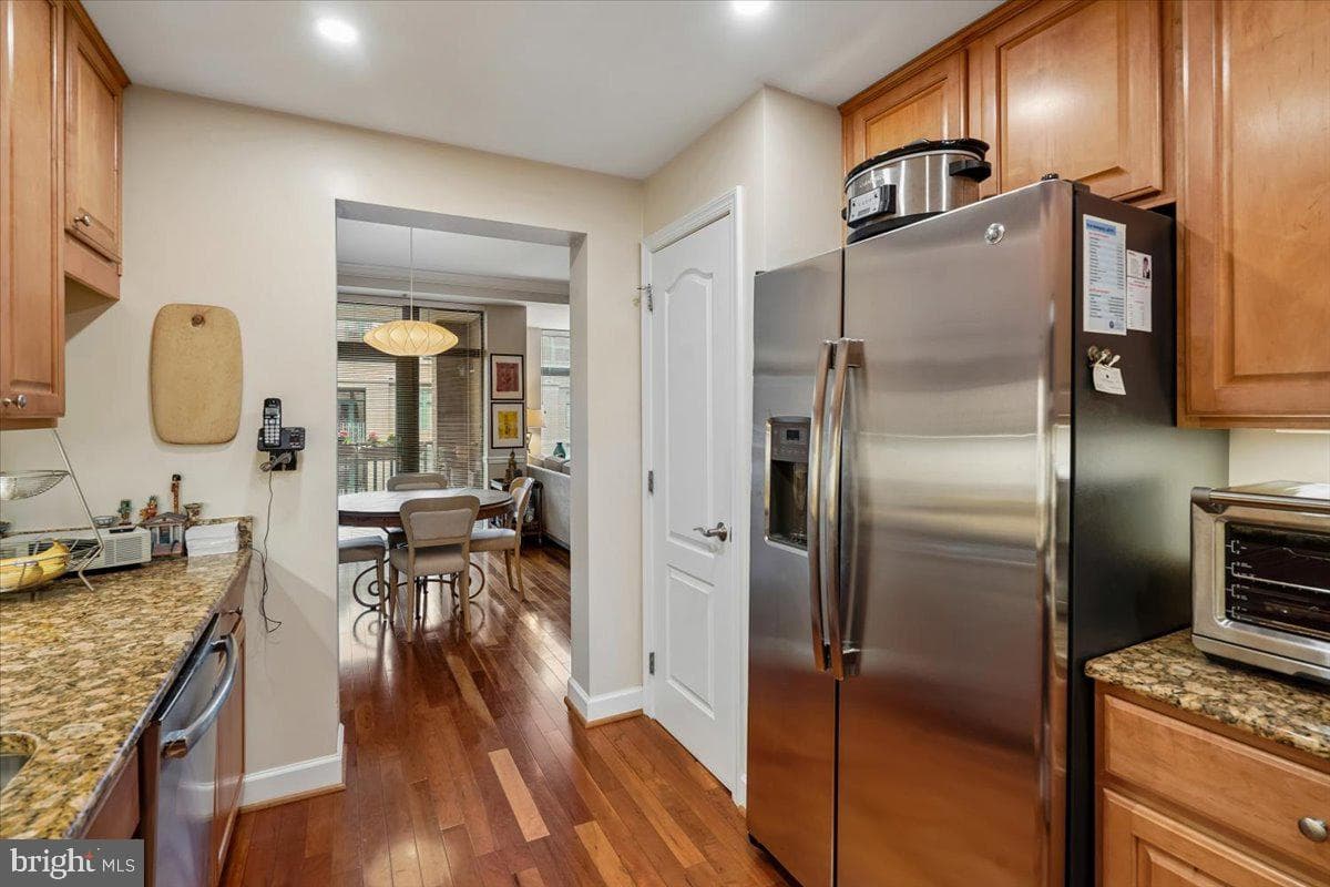 502 W Broad Street #417 photo 12