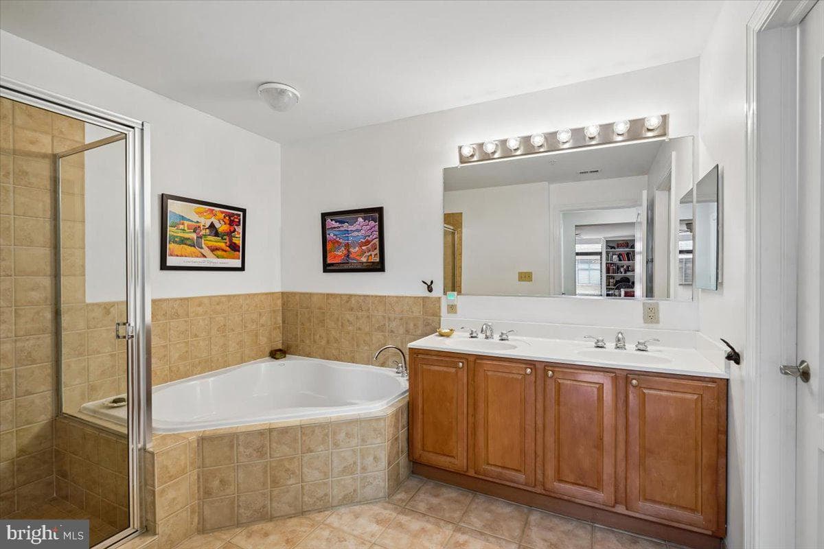 502 W Broad Street #417 photo 16
