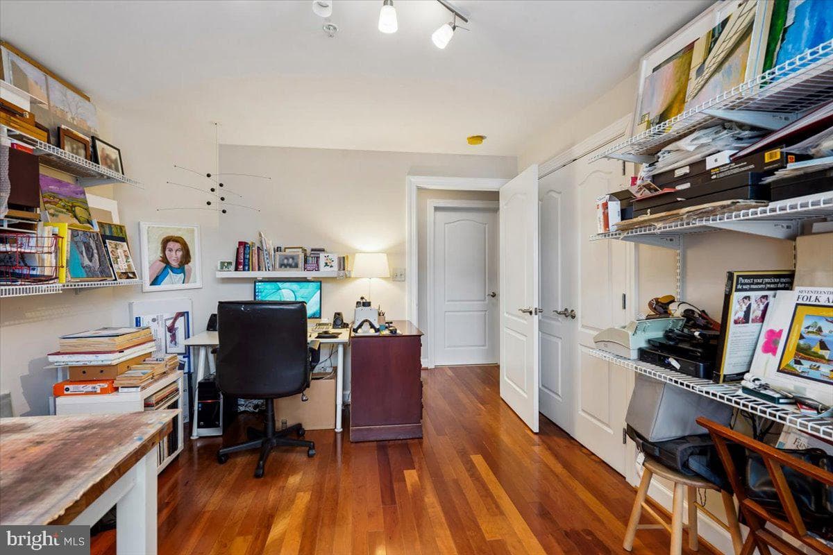 502 W Broad Street #417 photo 19