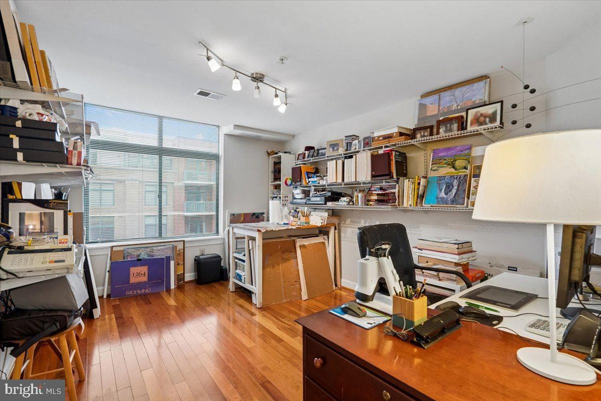502 W Broad Street #417 photo 20