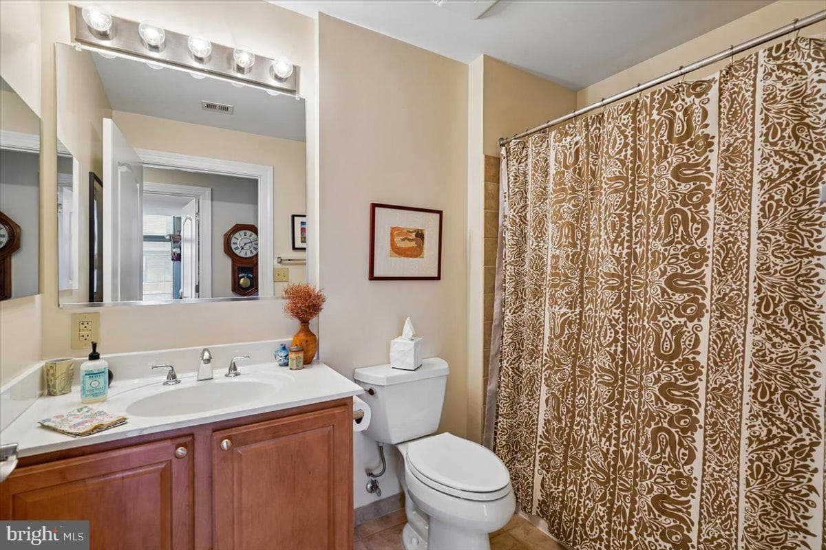 502 W Broad Street #417 photo 21