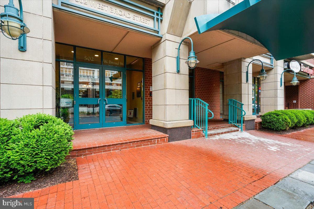 502 W Broad Street #417 photo 22