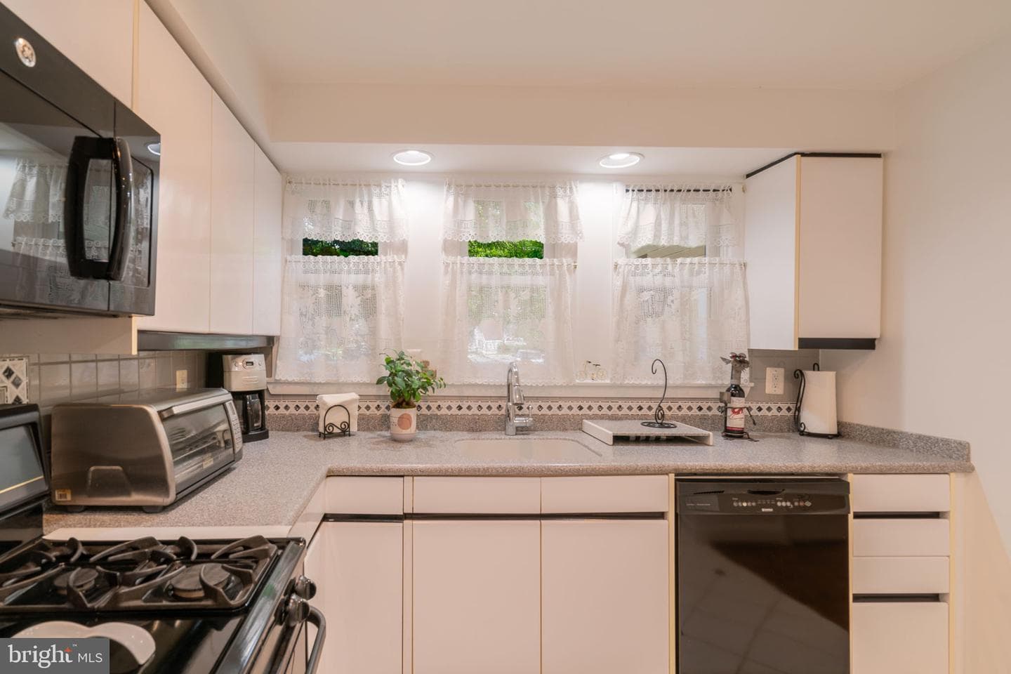 201 Garden Court photo 19