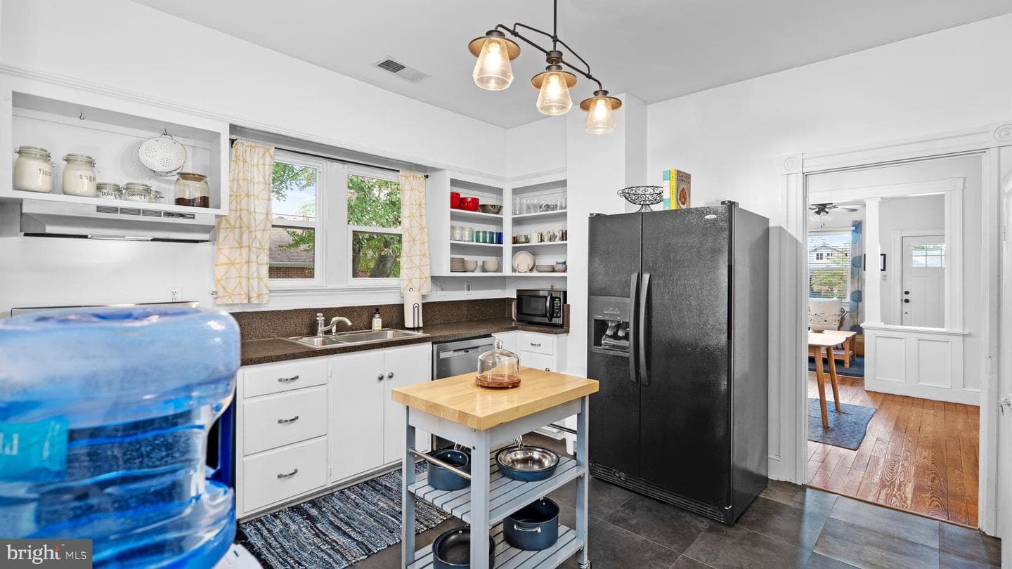 1225 Rowe Street photo 23