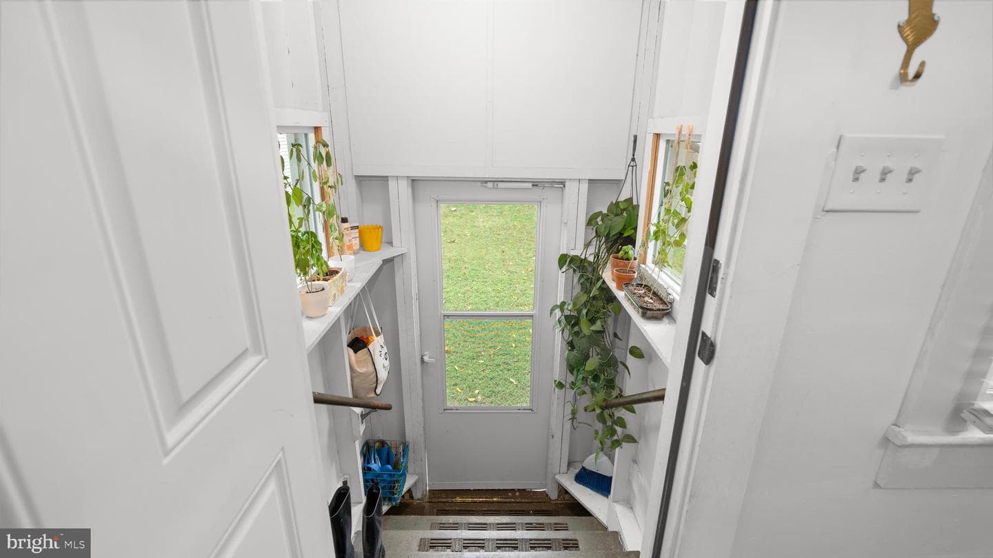 1225 Rowe Street photo 40