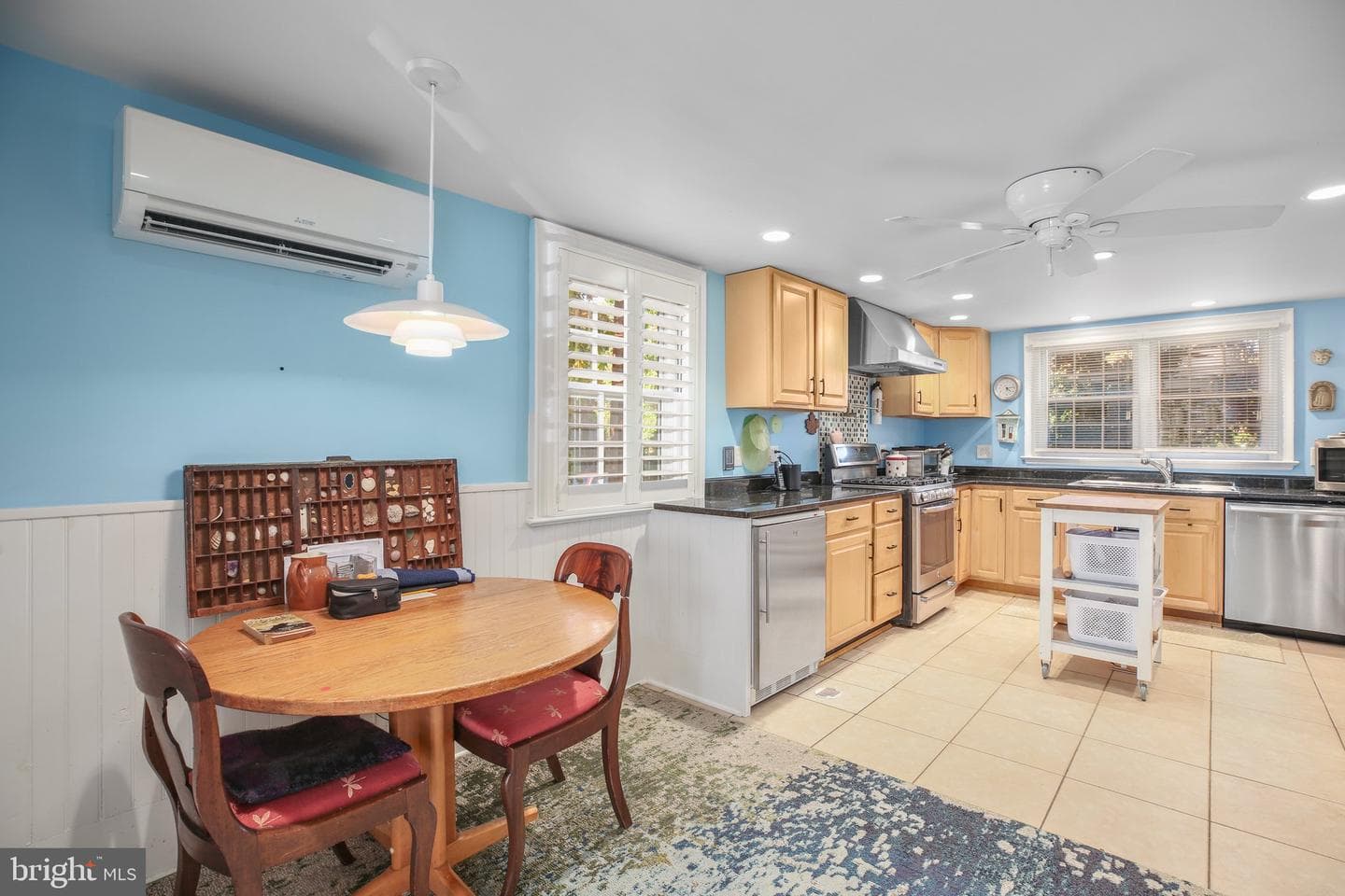 1213 Prince Edward Street photo 4