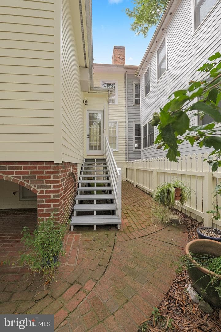 138 Caroline Street photo 32