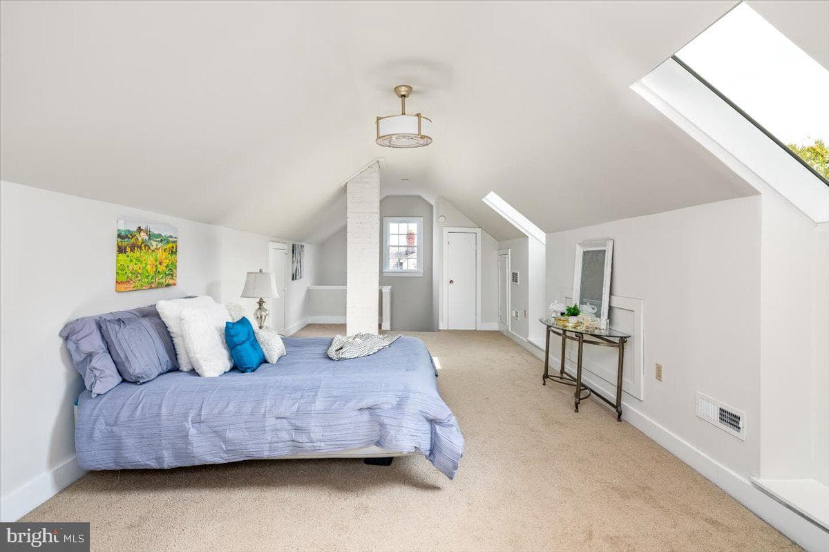 918 William Street photo 41