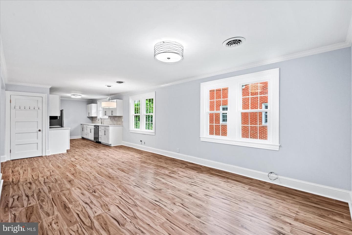 1213 Rowe Street photo 3
