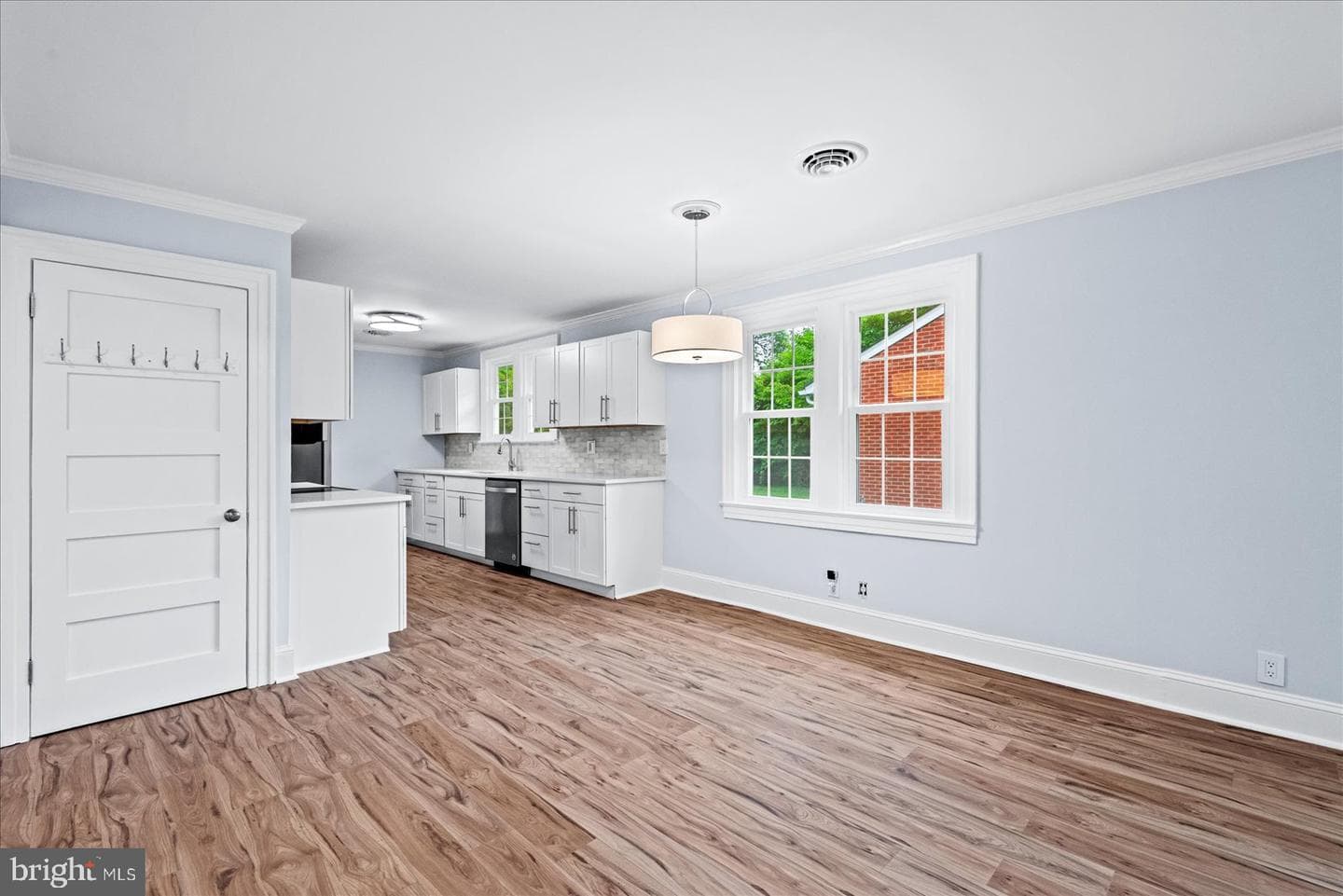 1213 Rowe Street photo 5