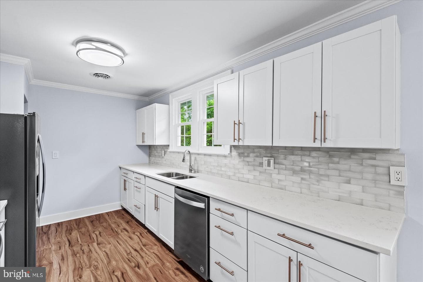 1213 Rowe Street photo 9