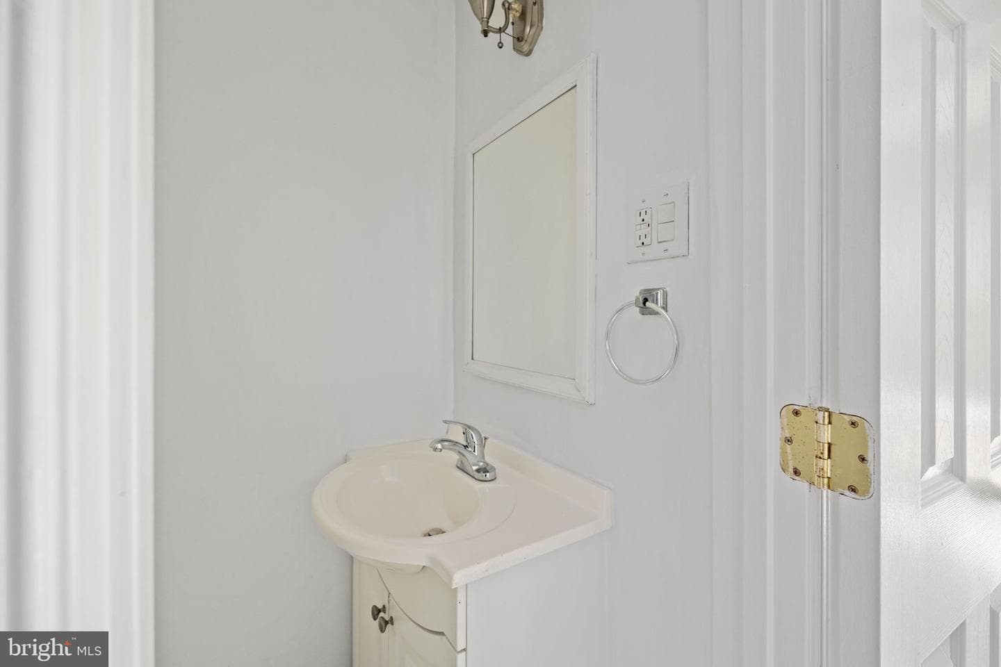 325 Brock Square photo 7