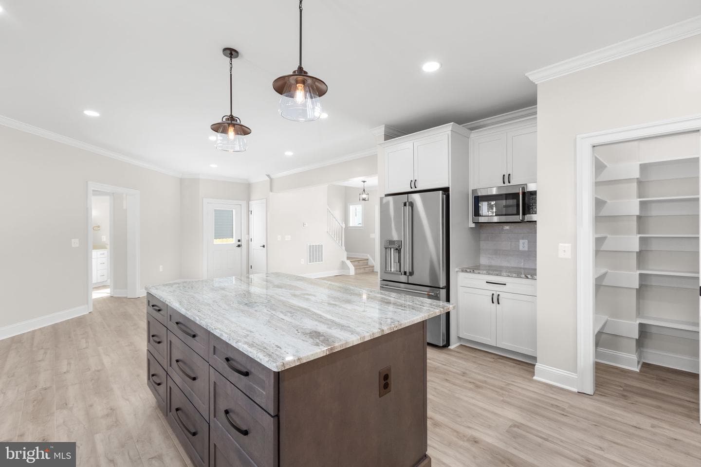 613 Kenmore Avenue photo 14