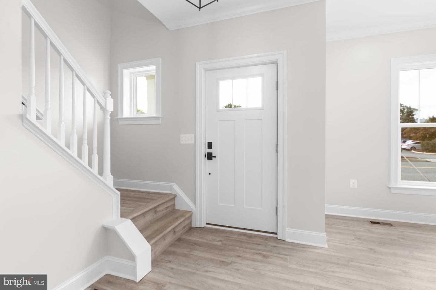613 Kenmore Avenue photo 3