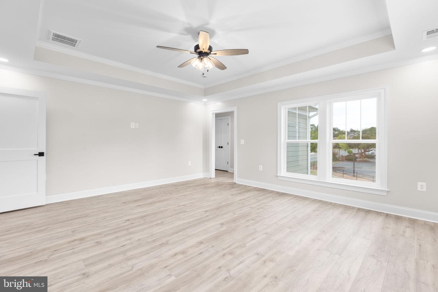 613 Kenmore Avenue photo 36