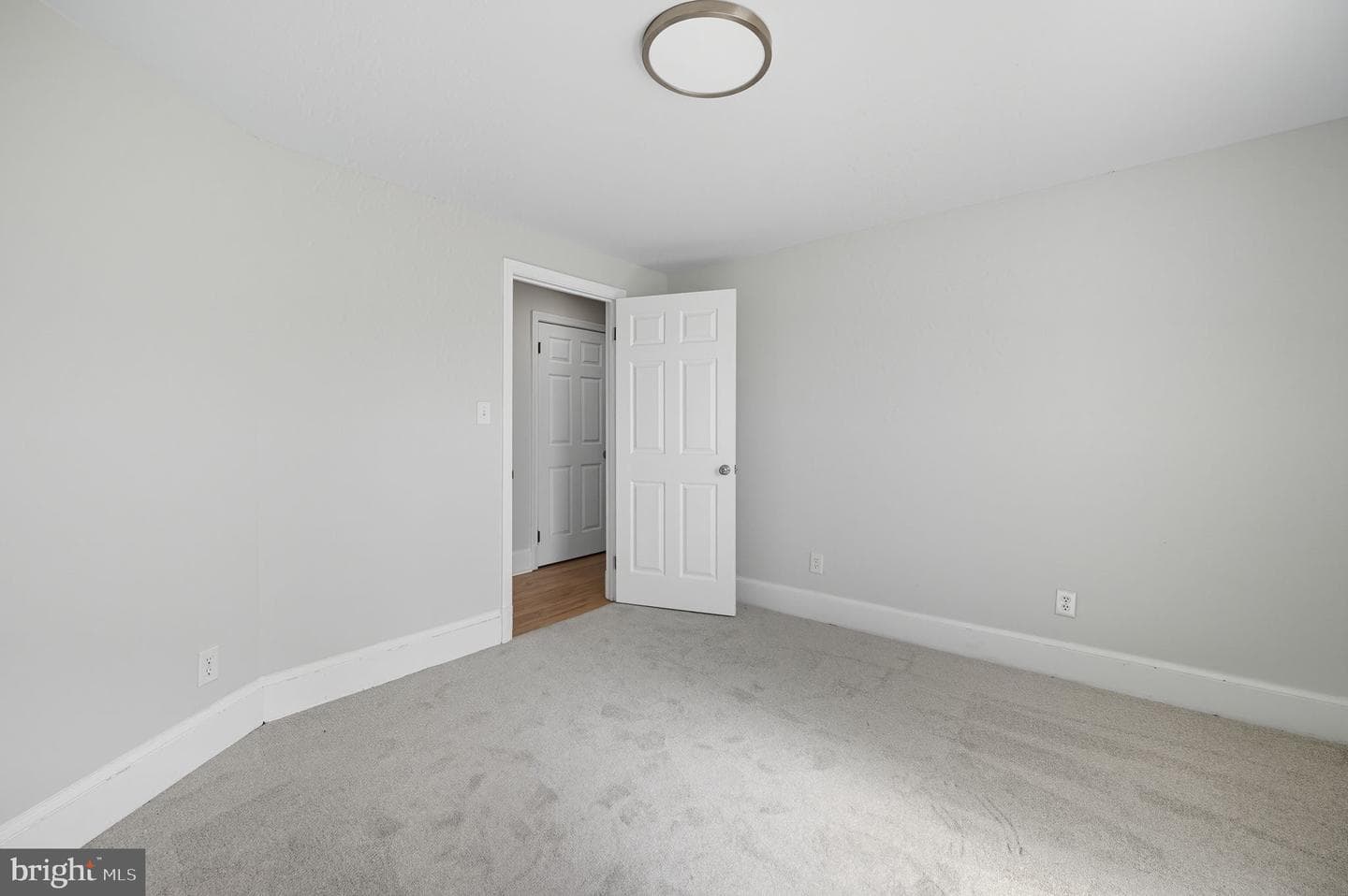 212 Coakley Street photo 15