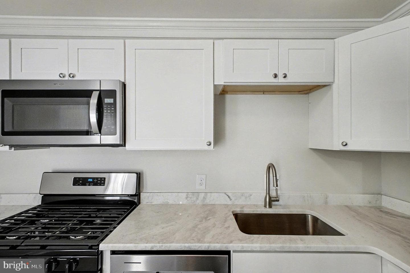 811 College Avenue photo 10