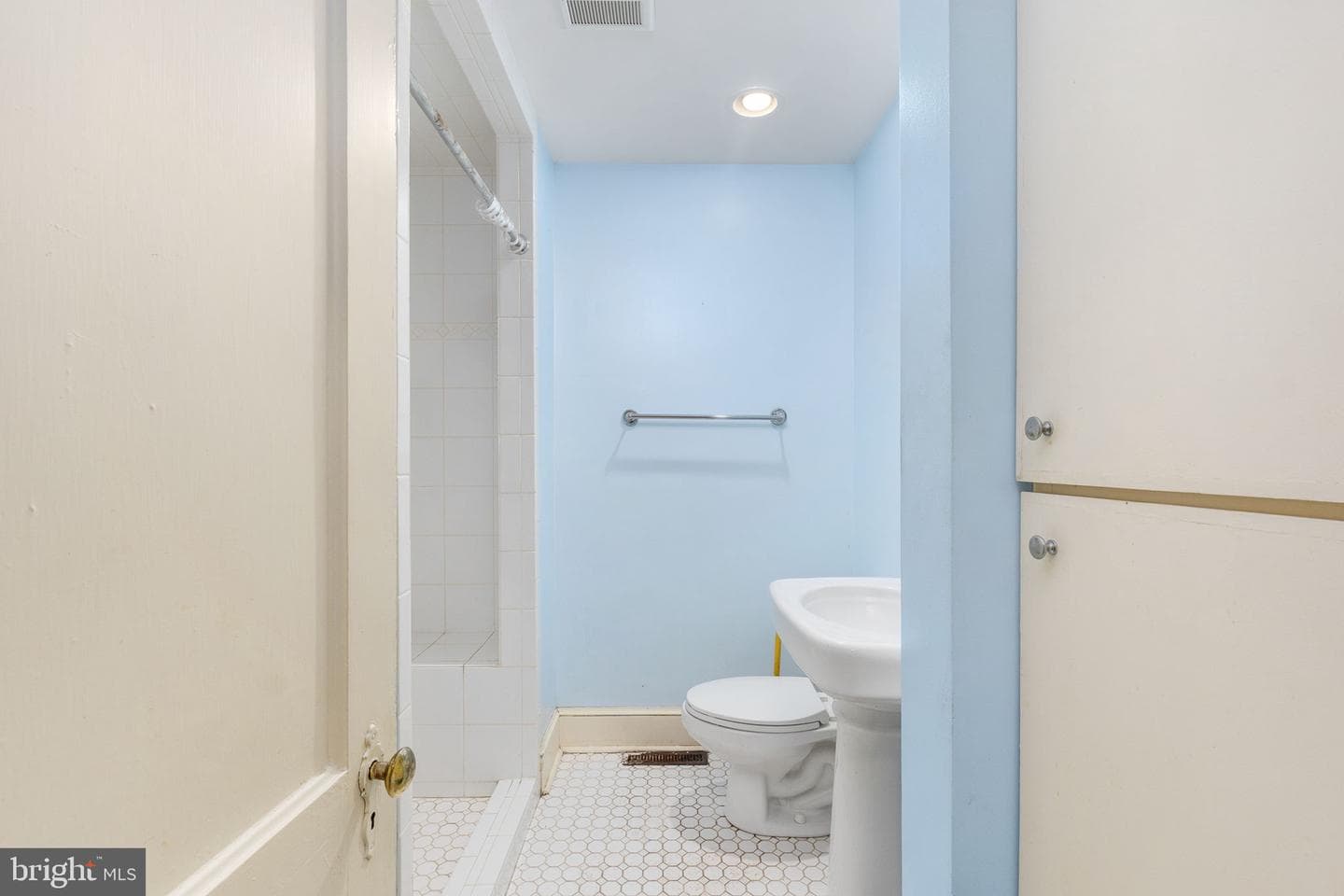 504 Hawke Street photo 23