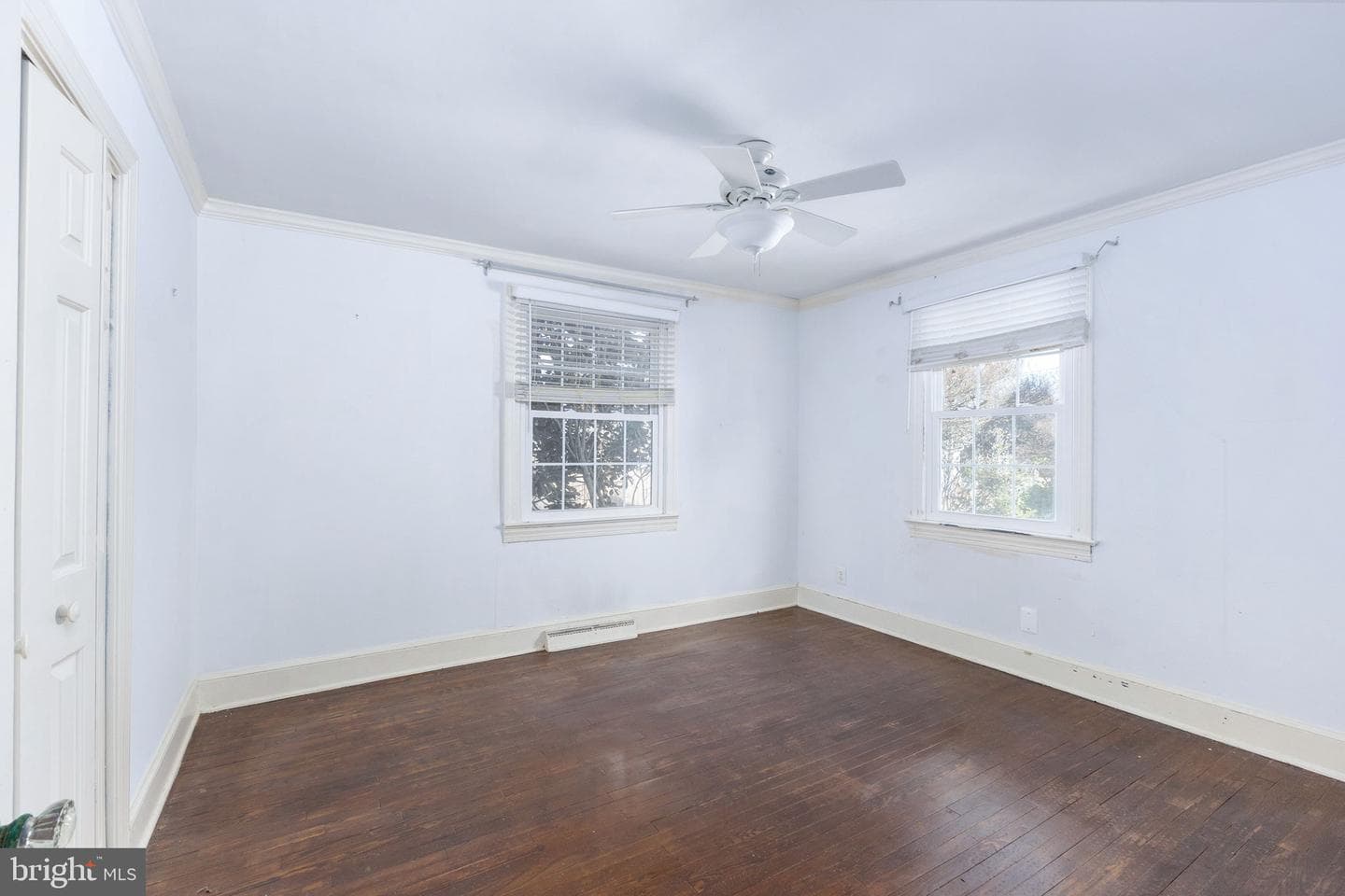 504 Hawke Street photo 25