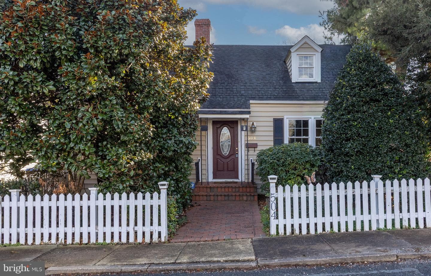 504 Hawke Street photo 6