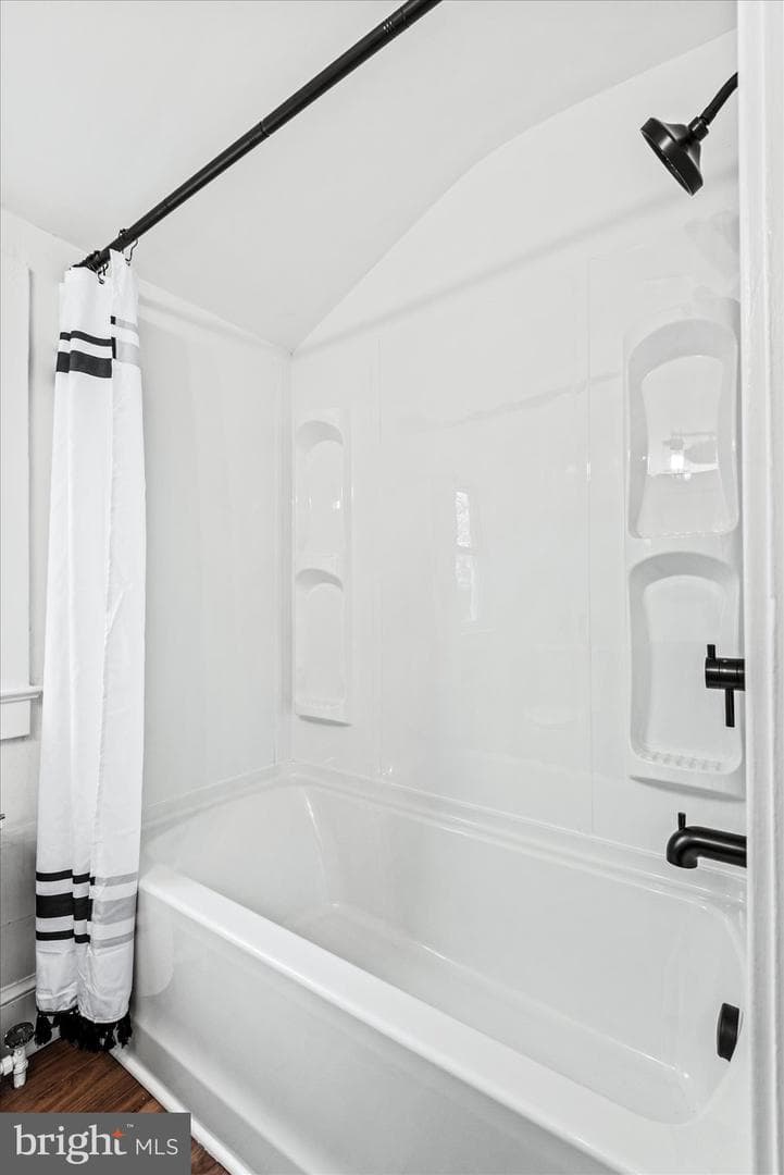1312 Rowe Street photo 32