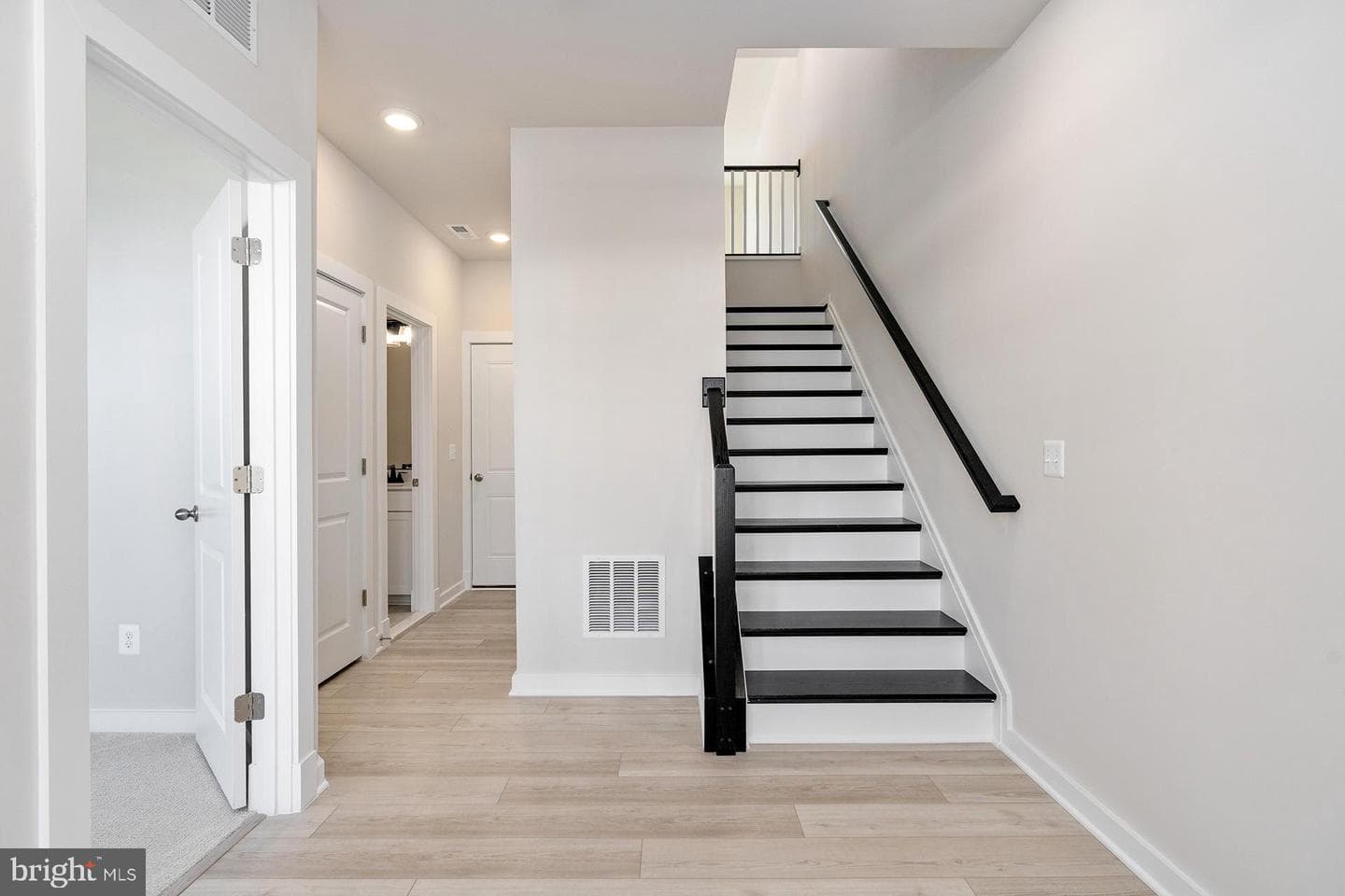 440 Germania Street photo 4