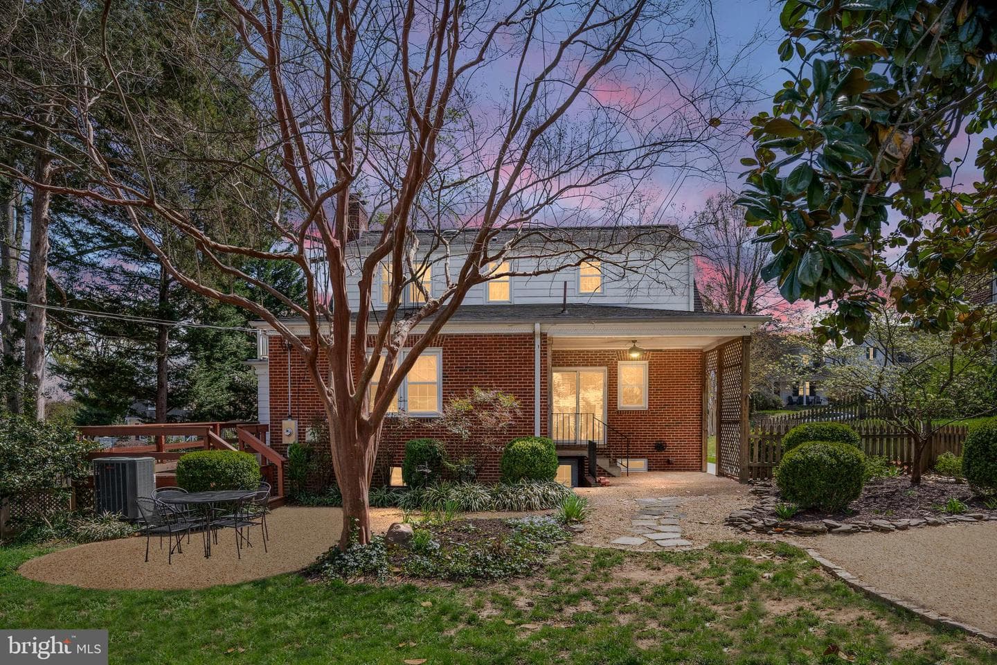 909 Mortimer Avenue photo 3