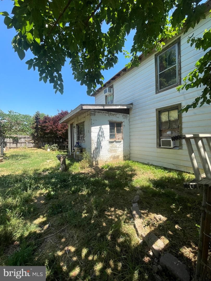 300 Prince Edward Street photo 28