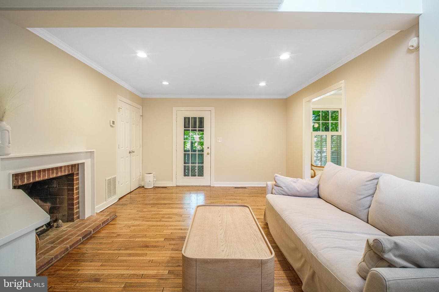 823 College Avenue #i photo 7