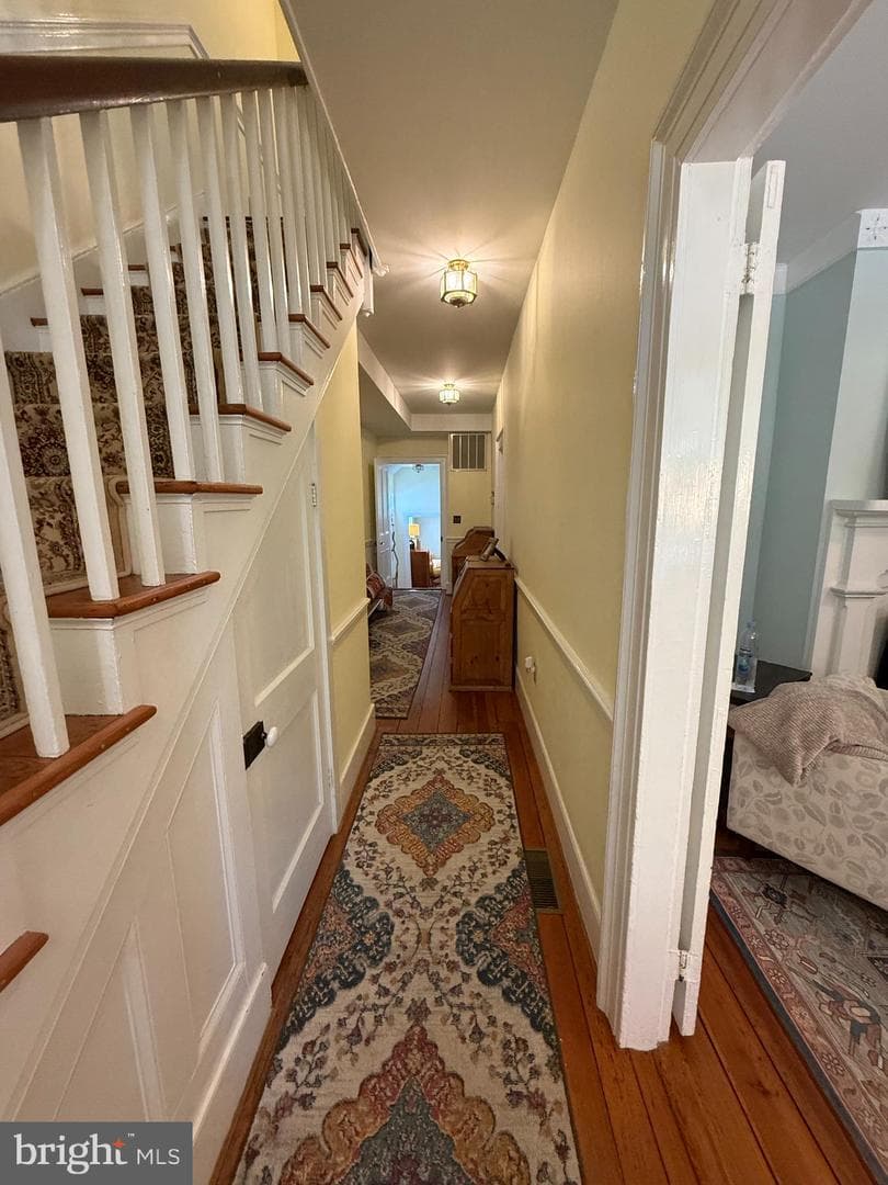 1102 Prince Edward Street photo 9