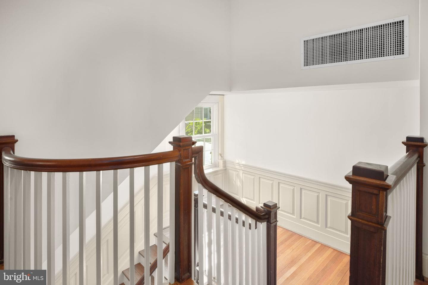 610 Lewis St photo 24