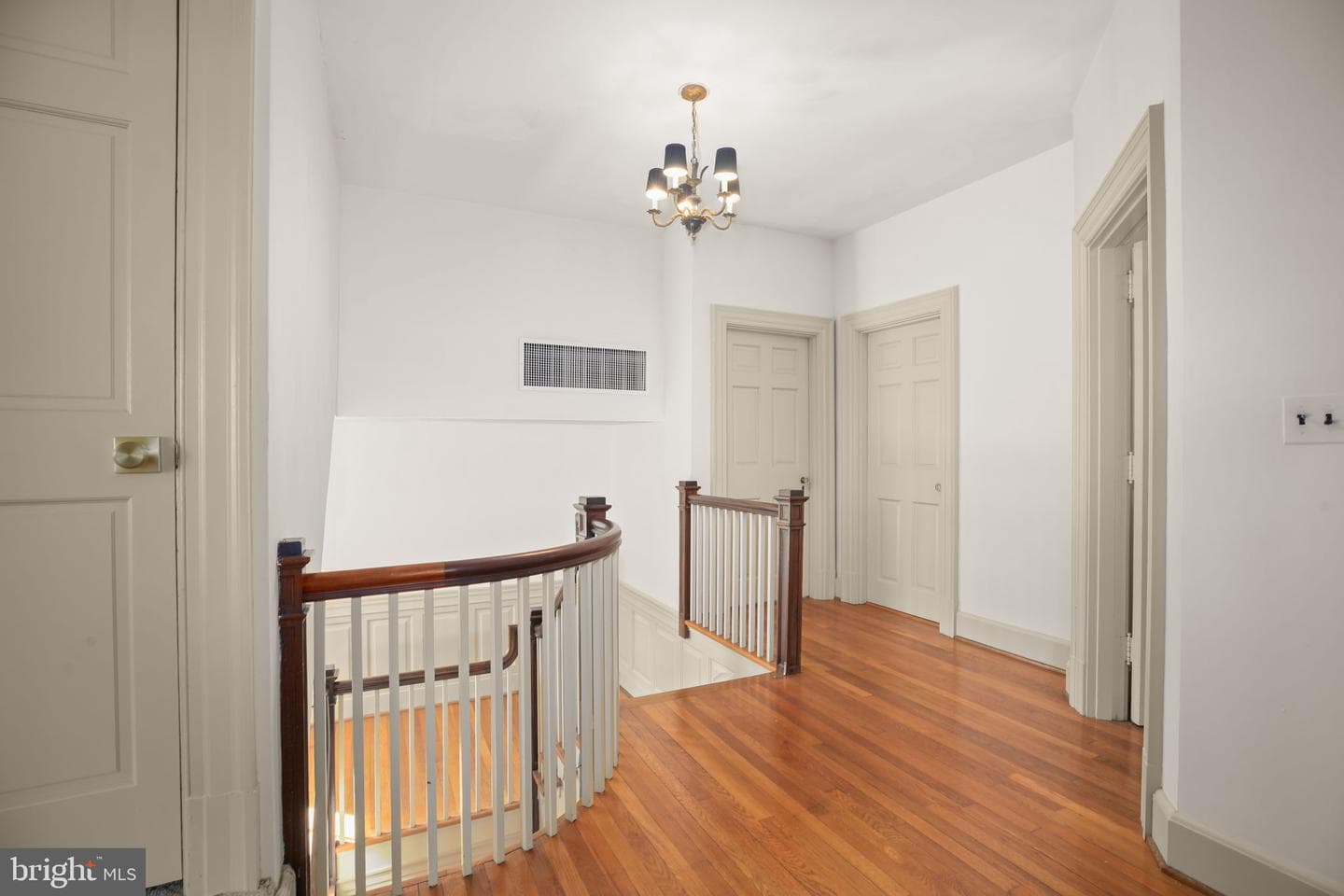 610 Lewis St photo 25