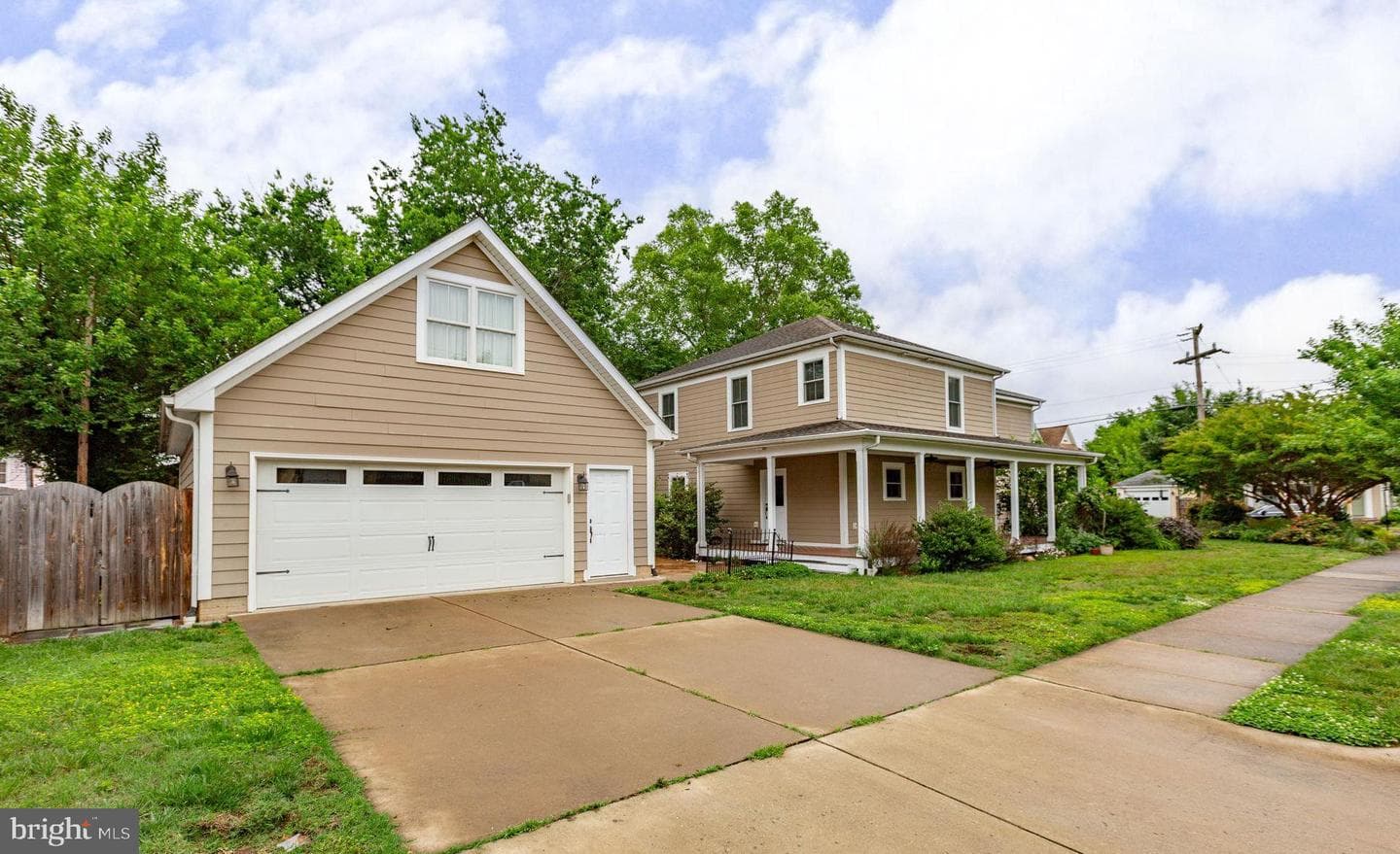 705 Charlotte Street photo 4