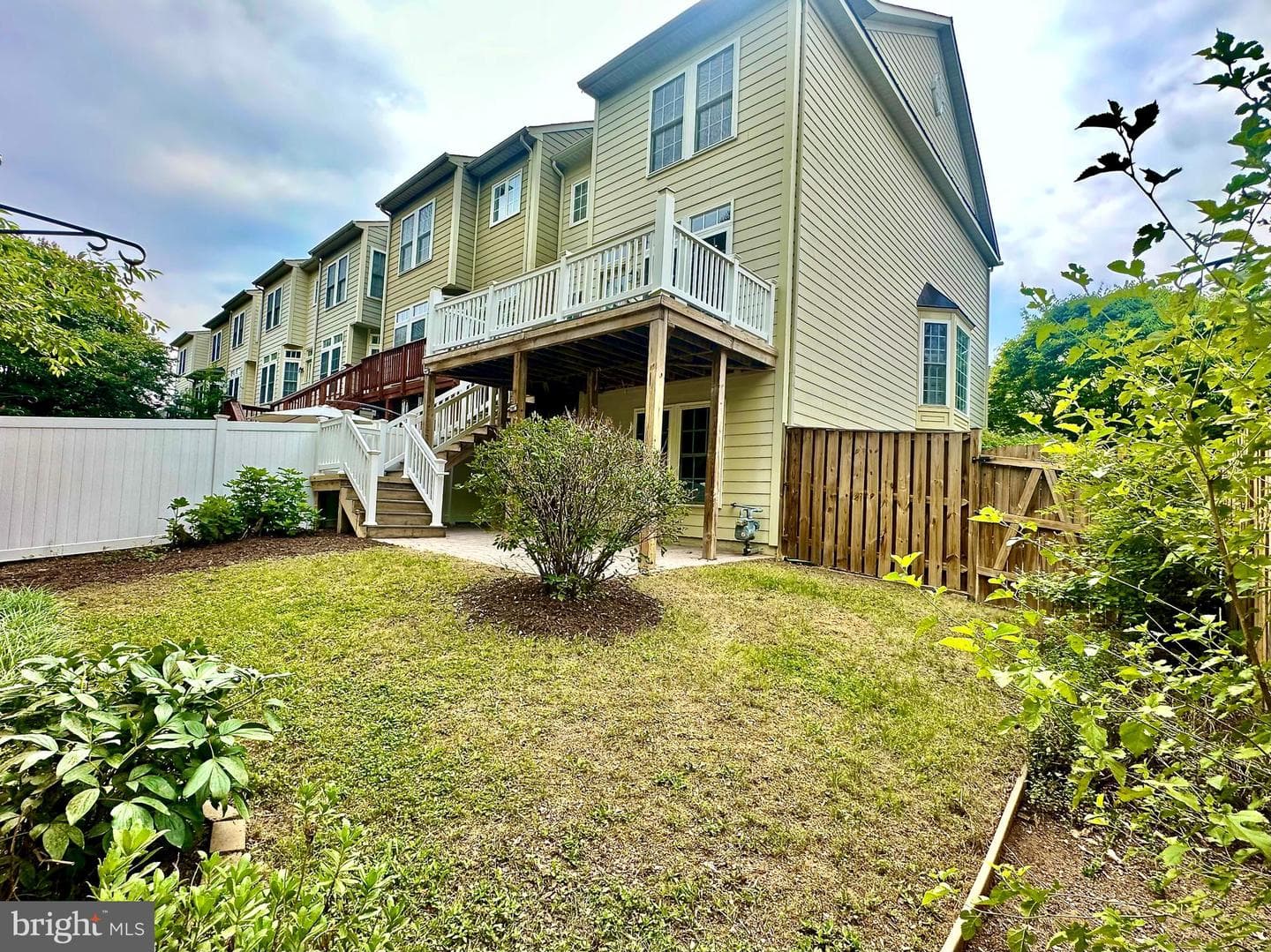 1040 Hotchkiss Place photo 33