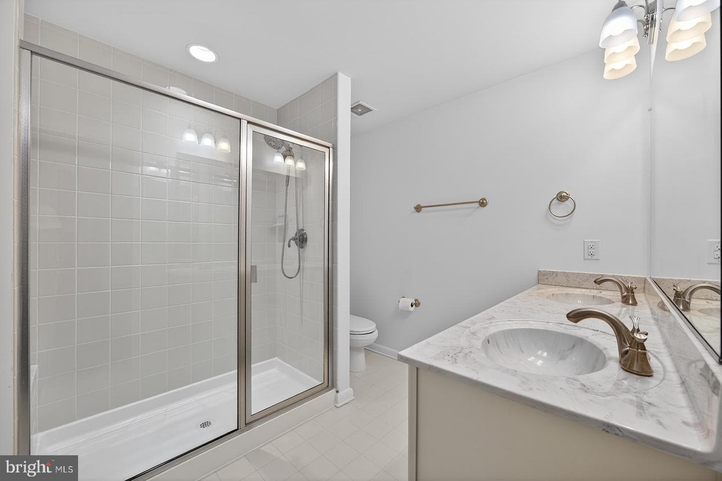 1349 Gilmore Street photo 19