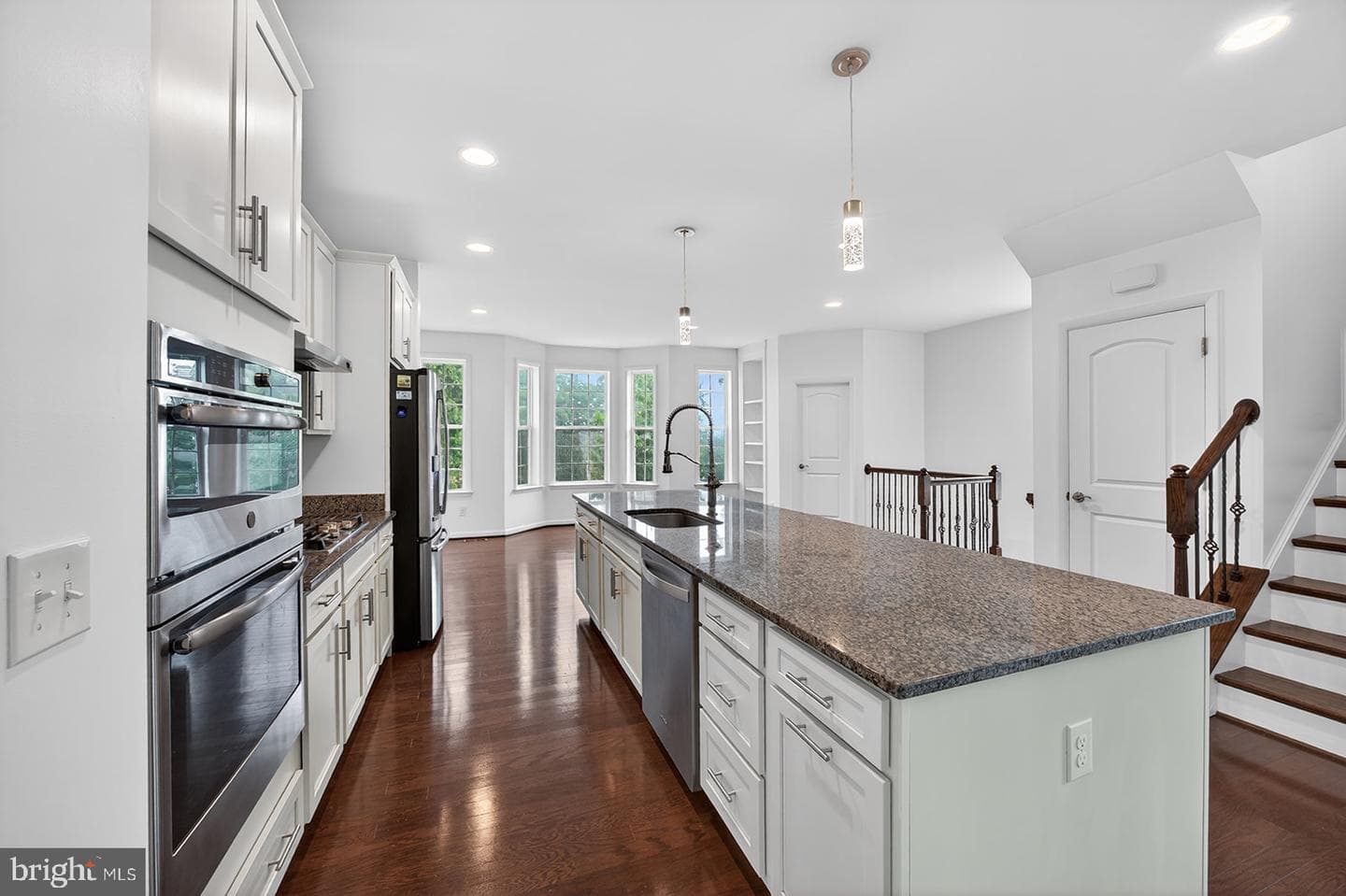 1349 Gilmore Street photo 3