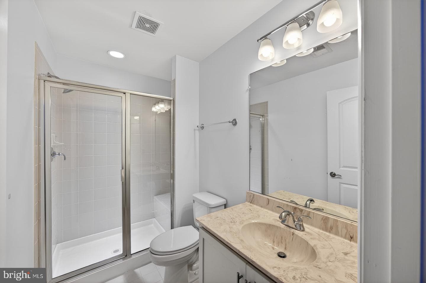 1349 Gilmore Street photo 37