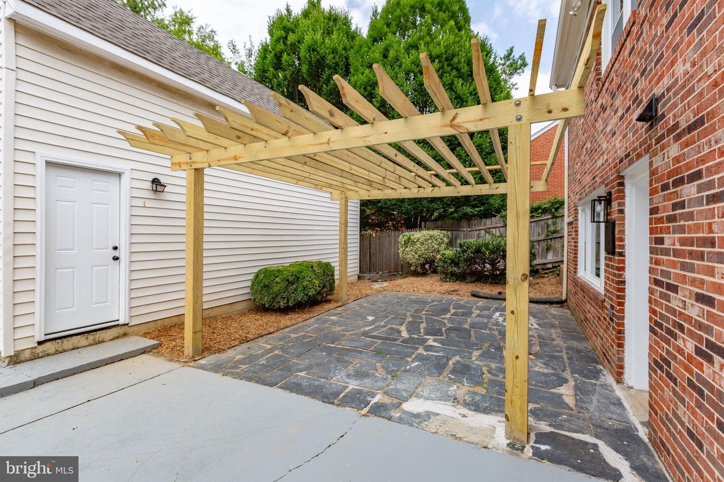 1329 Brent Street photo 6