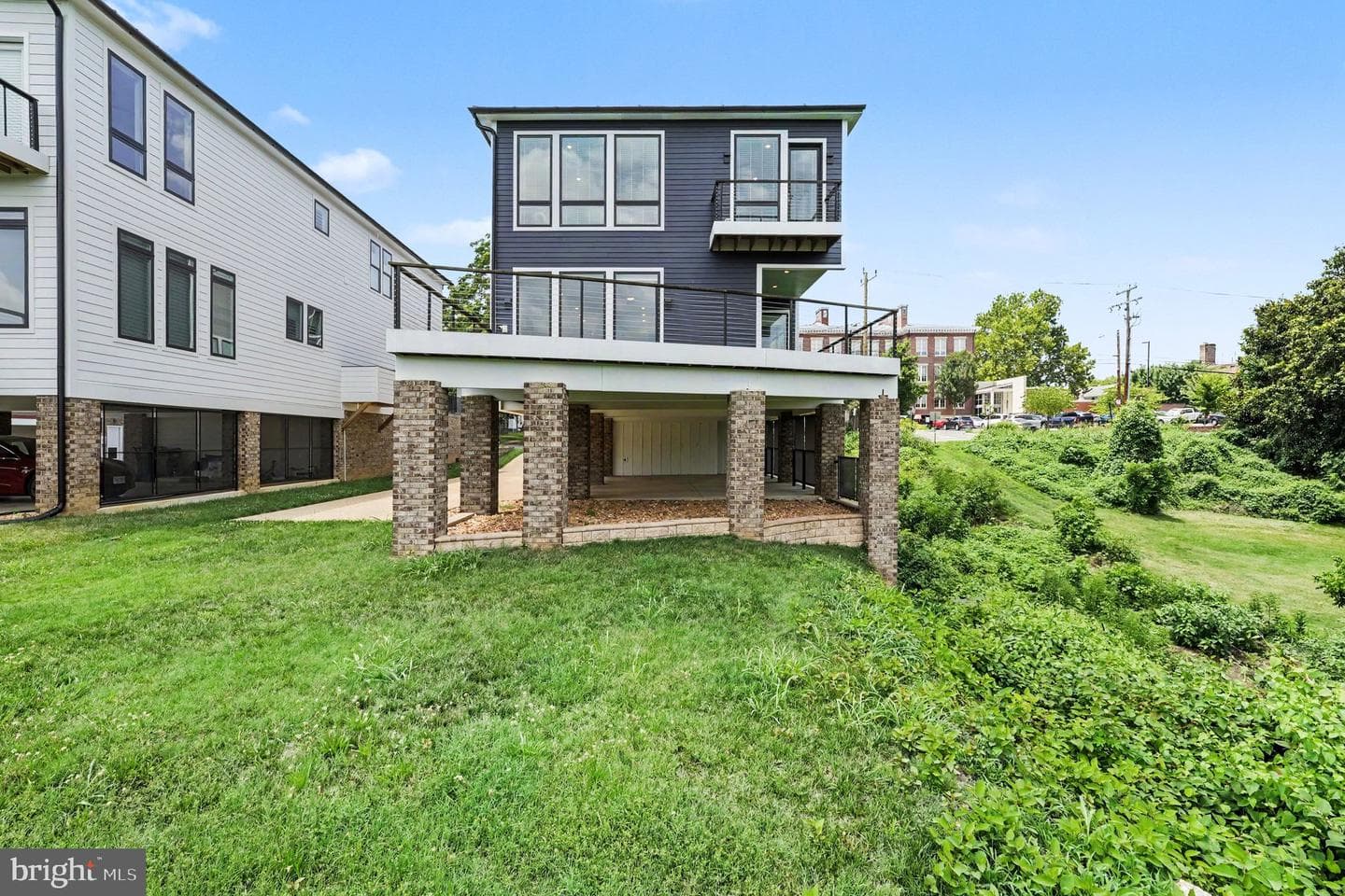 1119 Sophia St photo 36