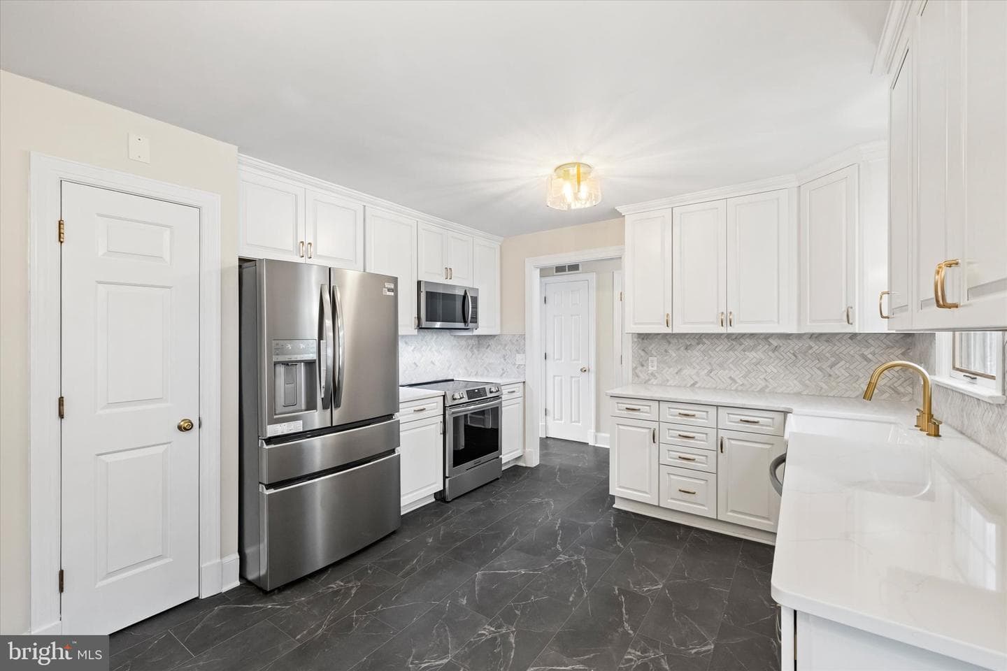408 Riverside Drive photo 14