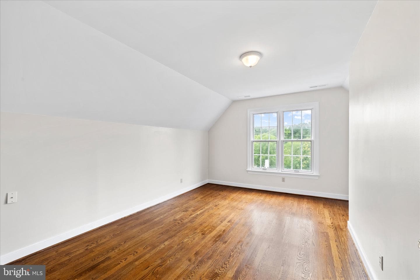 408 Riverside Drive photo 27
