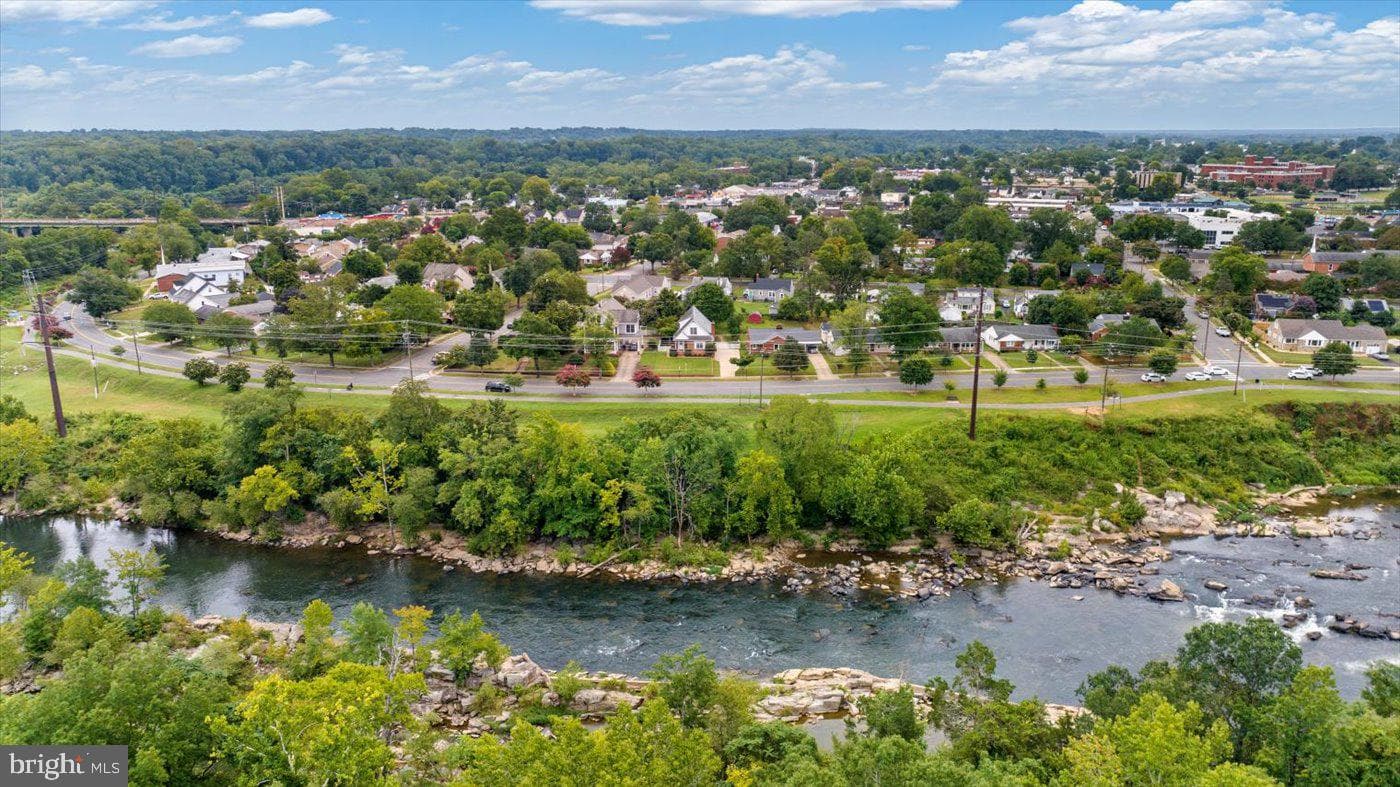408 Riverside Drive photo 49