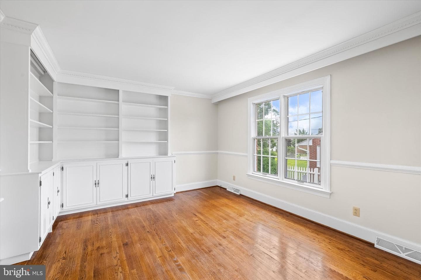408 Riverside Drive photo 9
